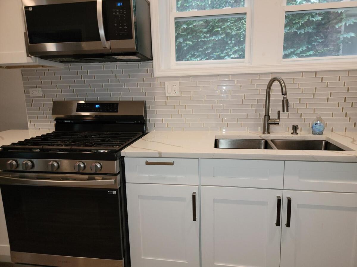 Beautiful Big 3 Bedroom Quiet Near Downtown Chicago