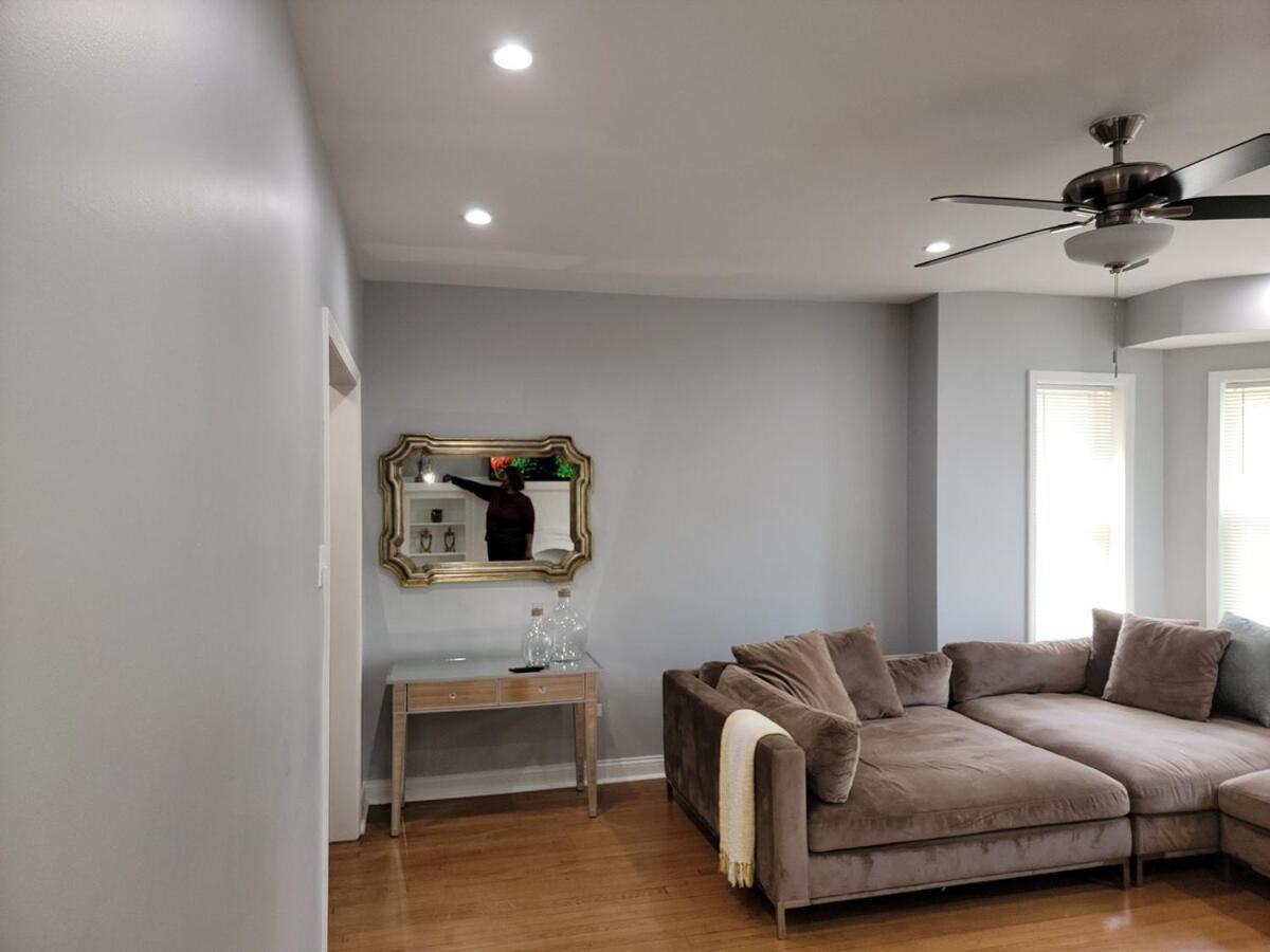 Beautiful Big 3 Bedroom Quiet Near Downtown * Chicago