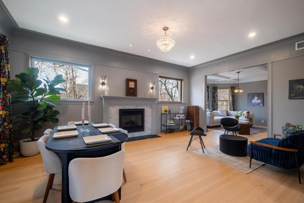 Elegant And Chic 2bed 2bath Steps From The Lake! Apartment
