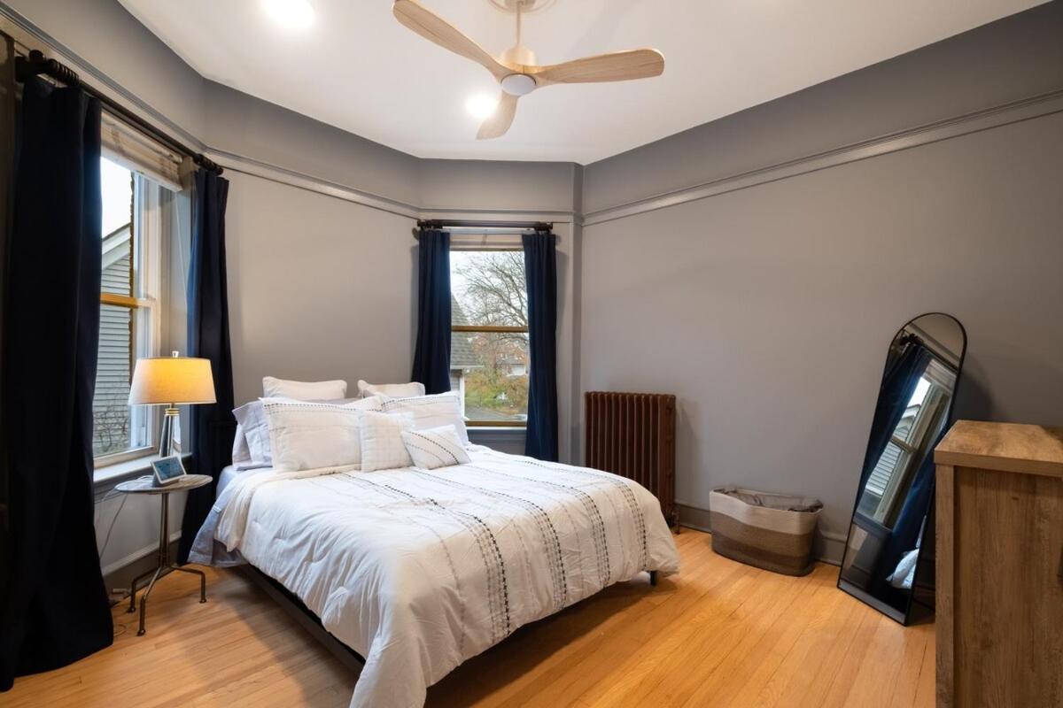 Apartment Elegant And Chic 2bed 2bath Steps From The Lake! *