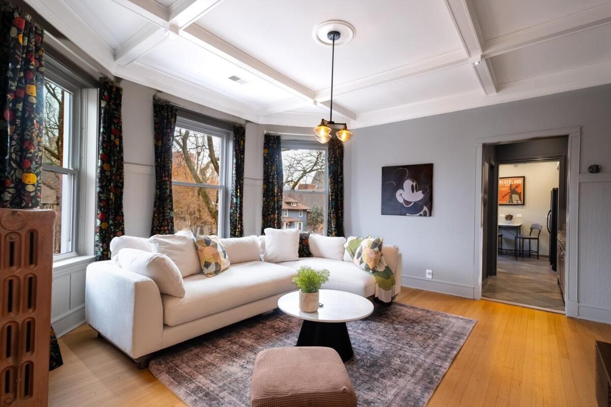 Elegant And Chic 2bed 2bath Steps From The Lake! Chicago