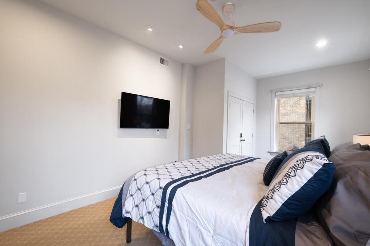 Elegant And Chic 2bed 2bath Steps From The Lake! Apartment *