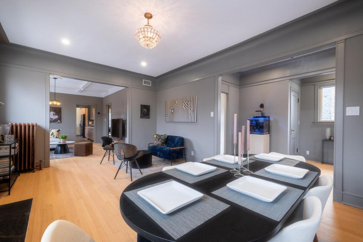 Elegant And Chic 2bed 2bath Steps From The Lake!