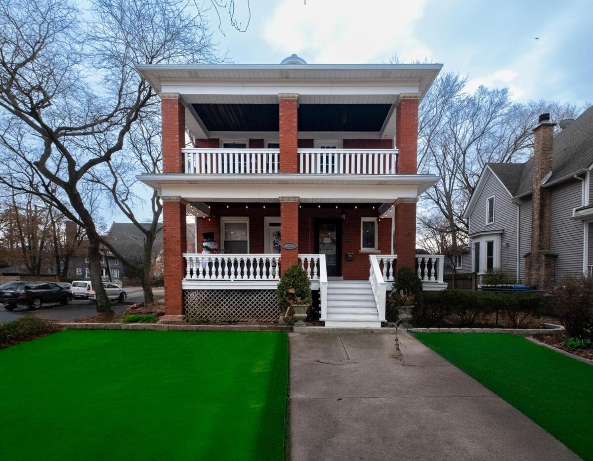 Elegant And Chic 2bed 2bath Steps From The Lake! Apartment