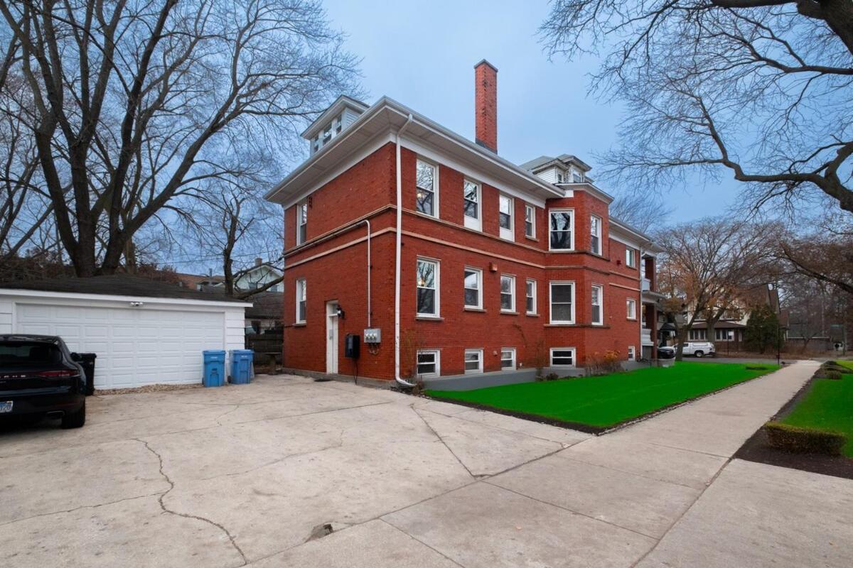 Apartment Elegant And Chic 2bed 2bath Steps From The Lake!