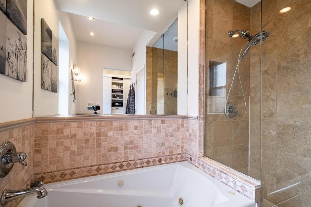 Elegant And Chic 2bed 2bath Steps From The Lake! * Chicago