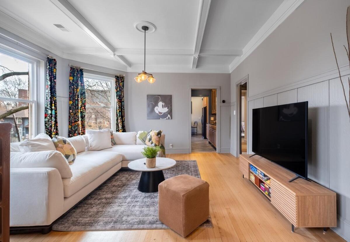Elegant And Chic 2bed 2bath Steps From The Lake! Apartment Chicago