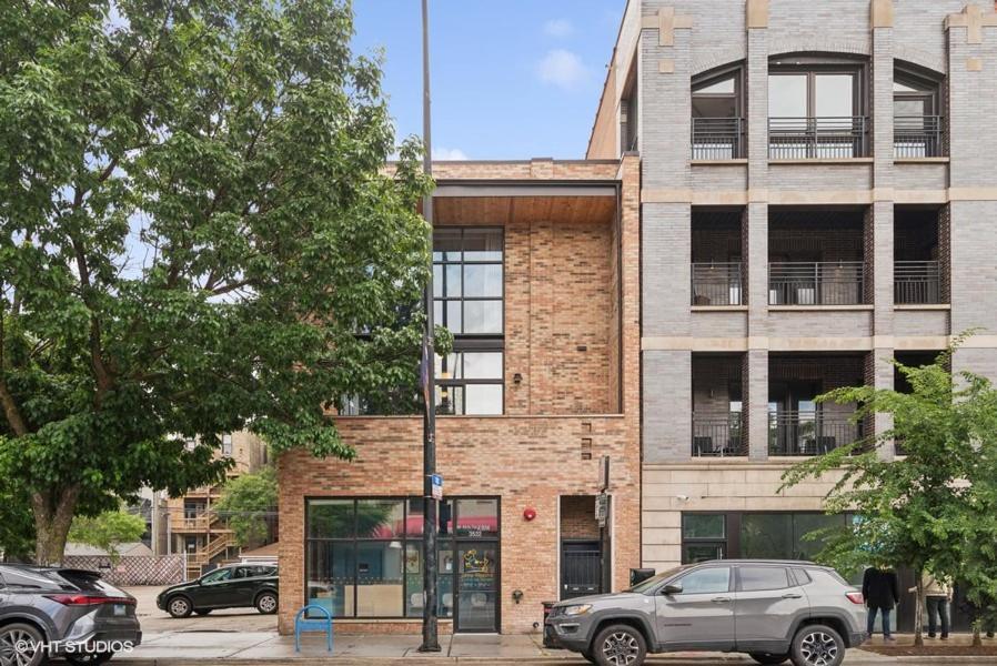 Luxury On North Halsted Apartment