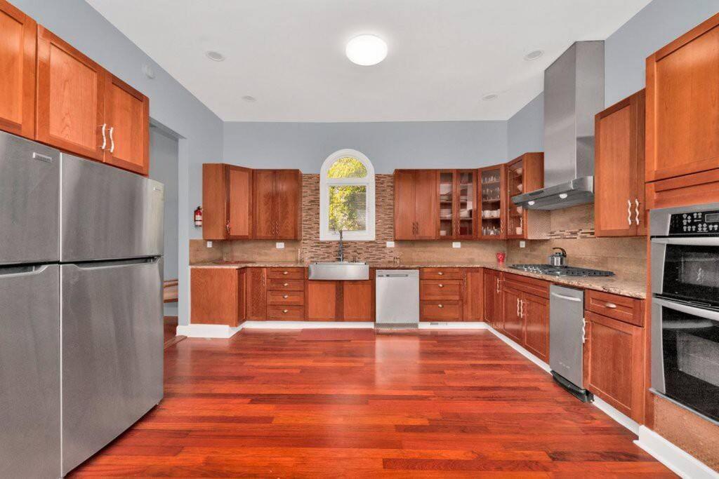 Holiday home Beautiful 6-bedroom, Private Mansion With Hot Tub *