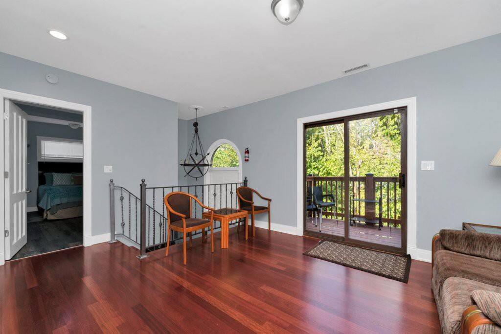 Beautiful 6-bedroom, Private Mansion With Hot Tub * Chicago