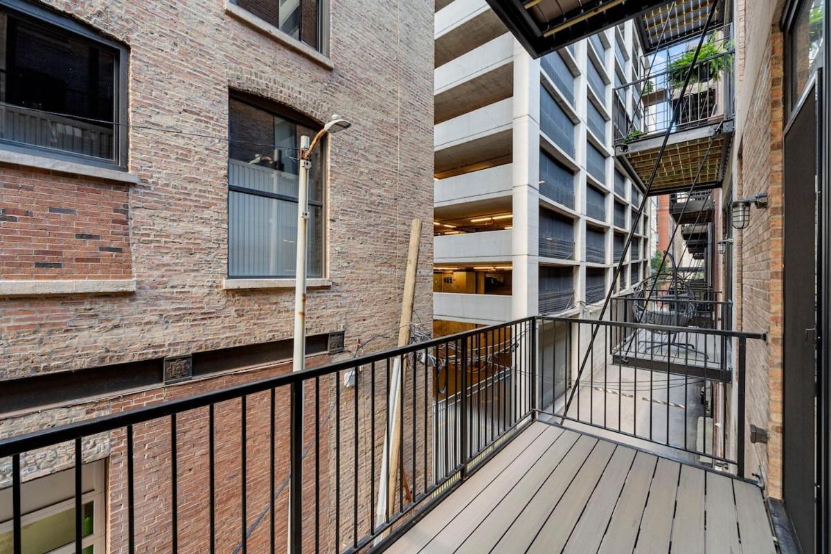 Chic 2br 2ba With Balcony - River North Apartamento *