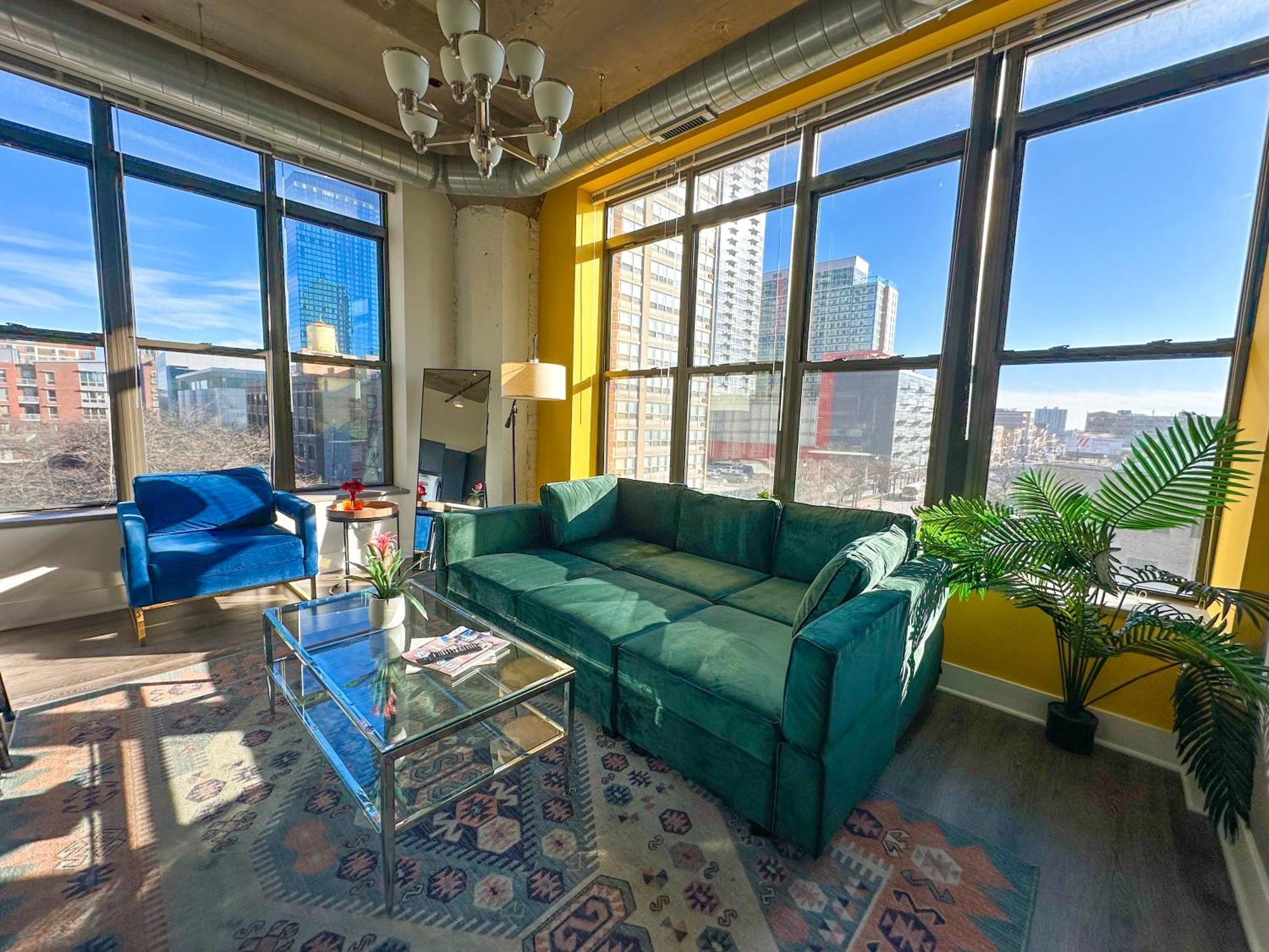 Bright 2Br Luxury Corner Suite With Optional Parking Sleeps 6 Guests Near Mccormick Place And Soldier Field * Chicago