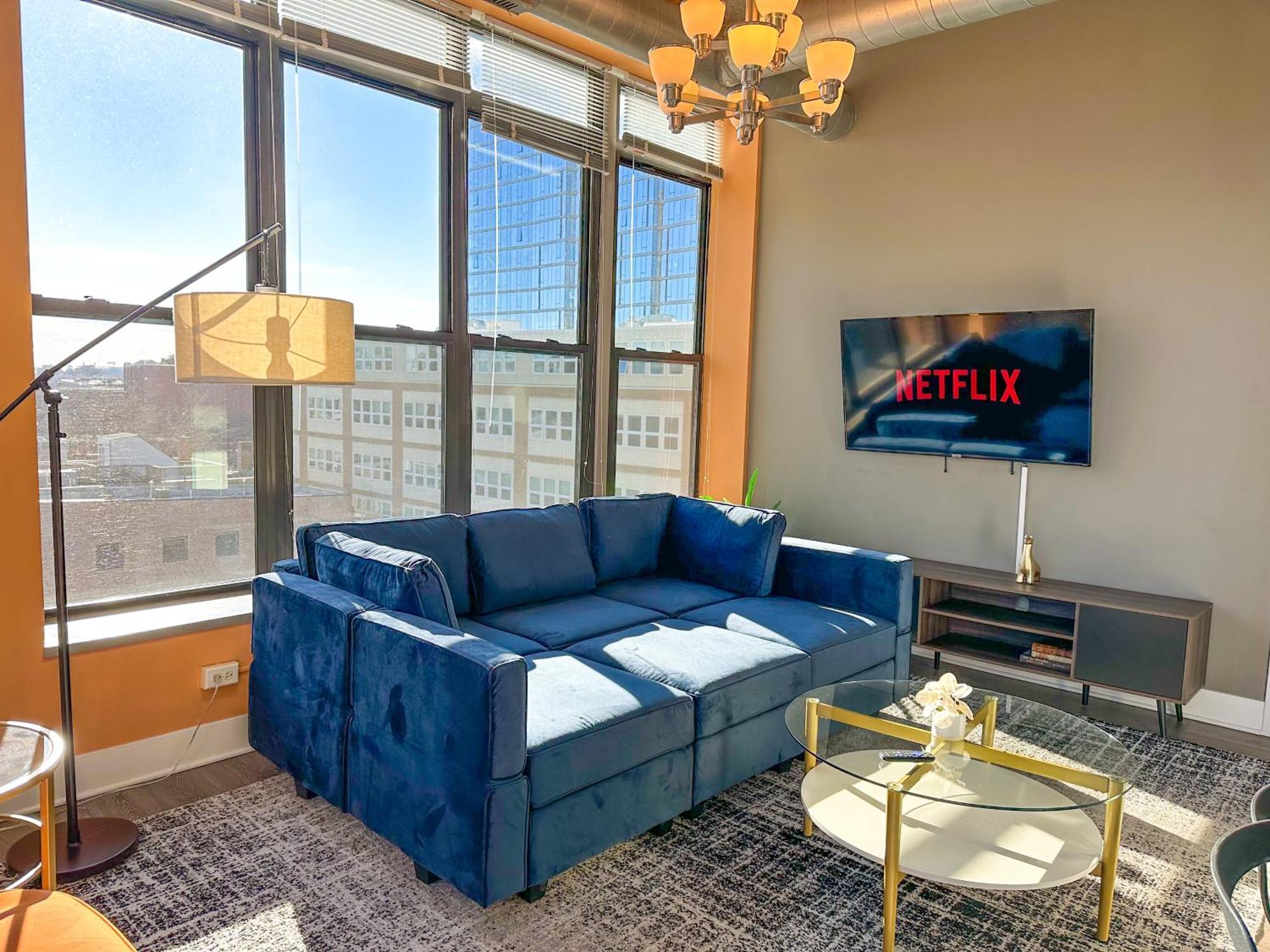 South Loop 2Br Corner Unit With Natural Light, Optional Parking And Guest Access Near Downtown Chicago And Mccormick Place