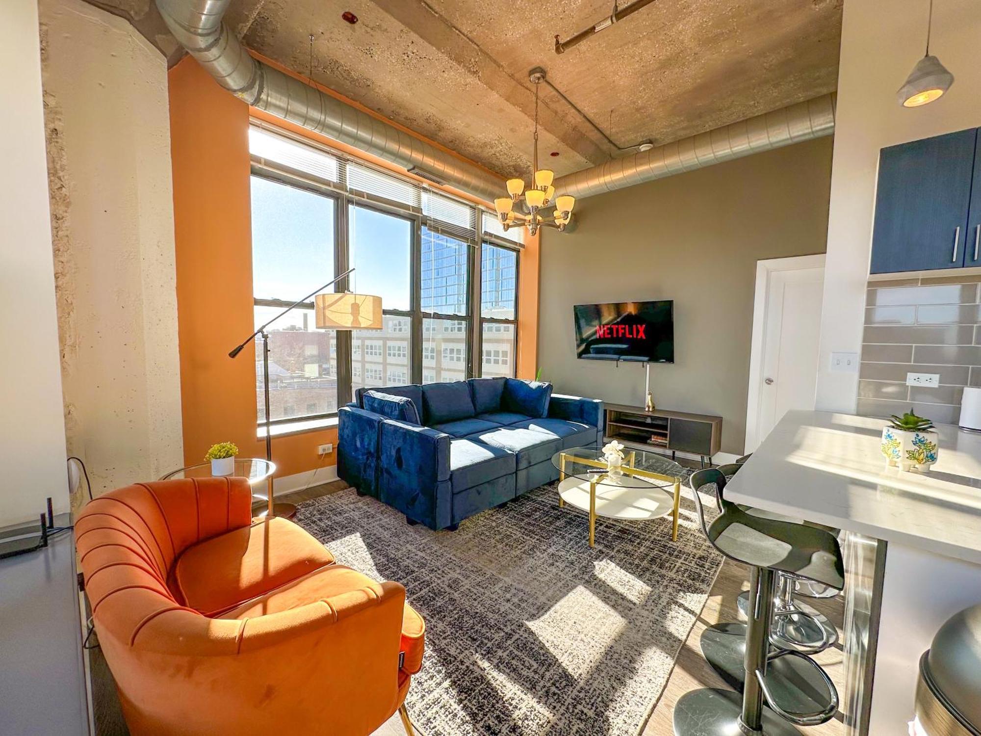 South Loop 2Br Corner Unit With Natural Light, Optional Parking And Guest Access Near Downtown Chicago And Mccormick Place Apartment
