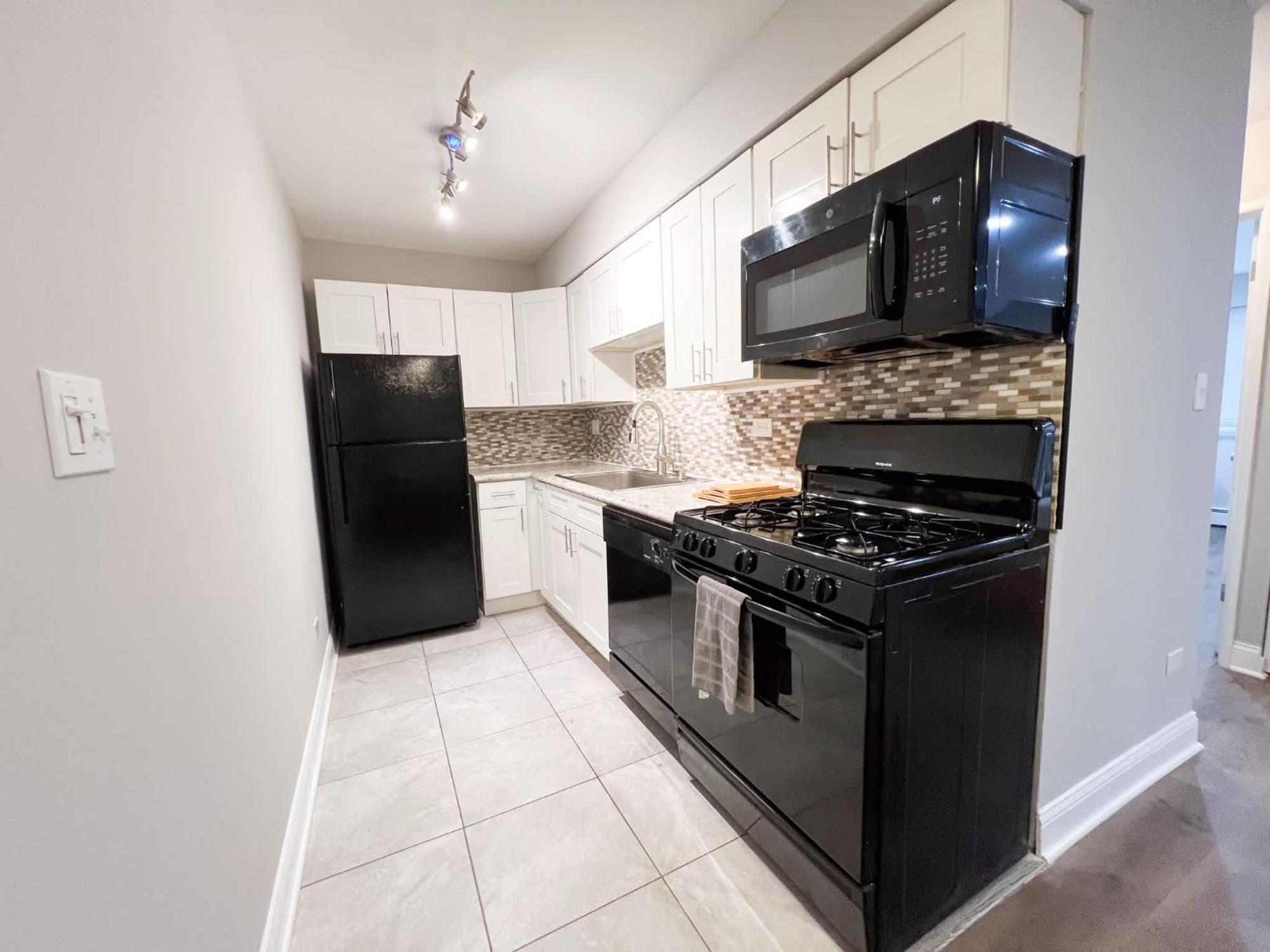 Stylish Sleeps 6 1 Free Parking Apartment