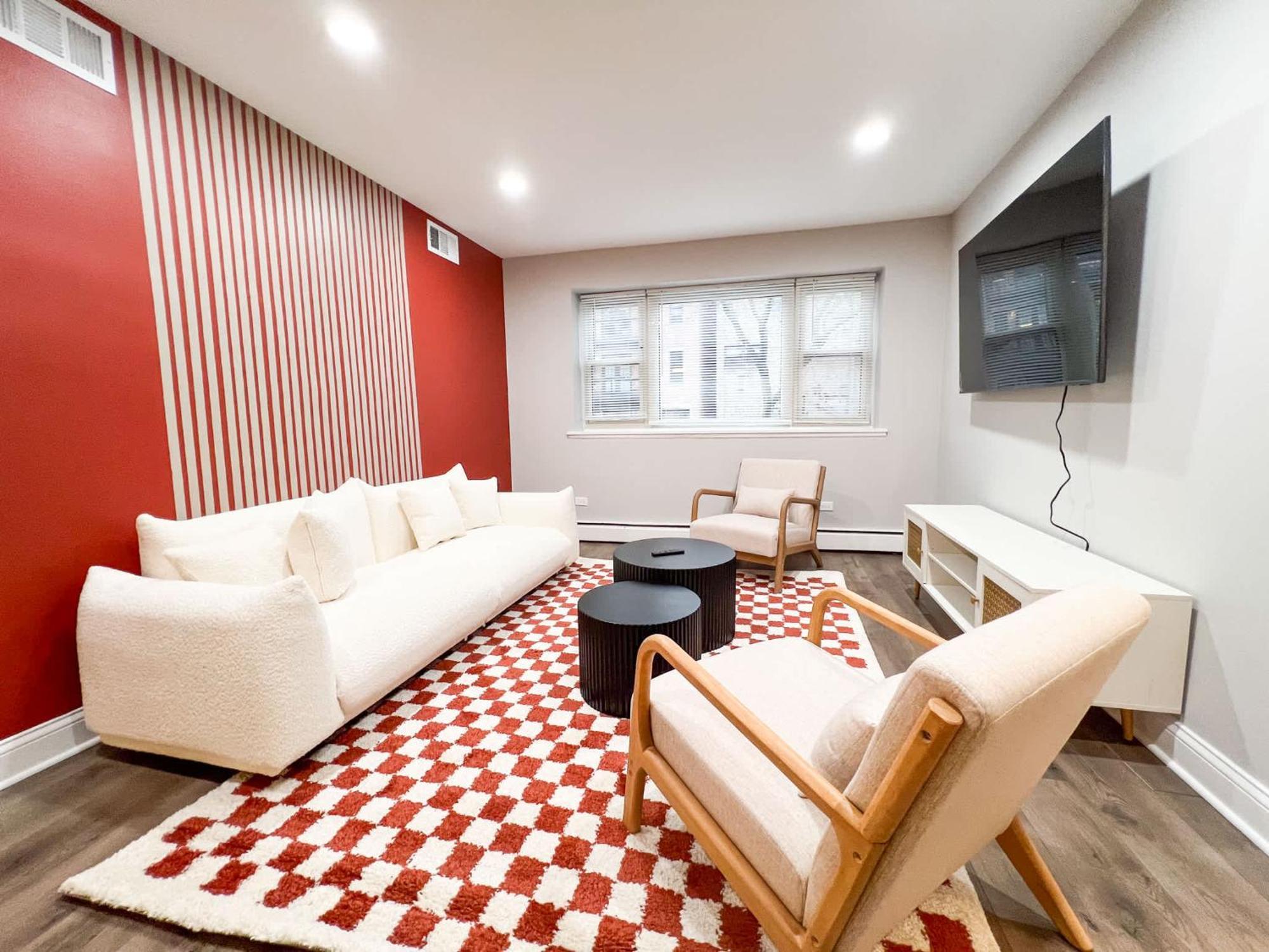 Stylish Sleeps 6 1 Free Parking Apartment