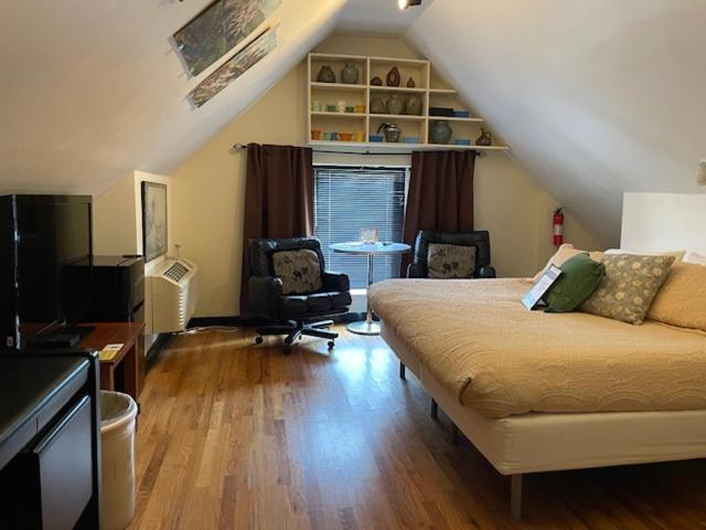 Ray's Bucktown Bed & Breakfast