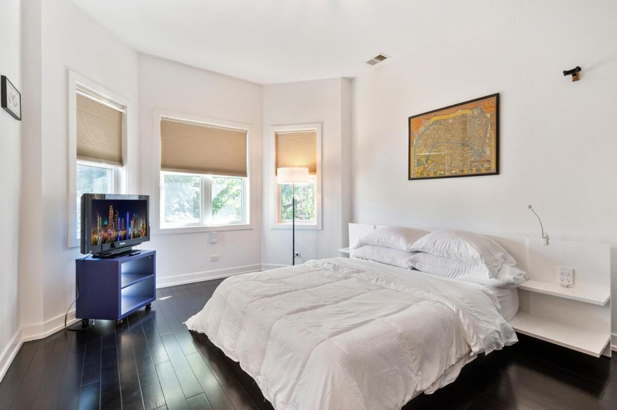 Holiday home Single Family With 3 Bedrooms Attic With 2 Beds Chicago