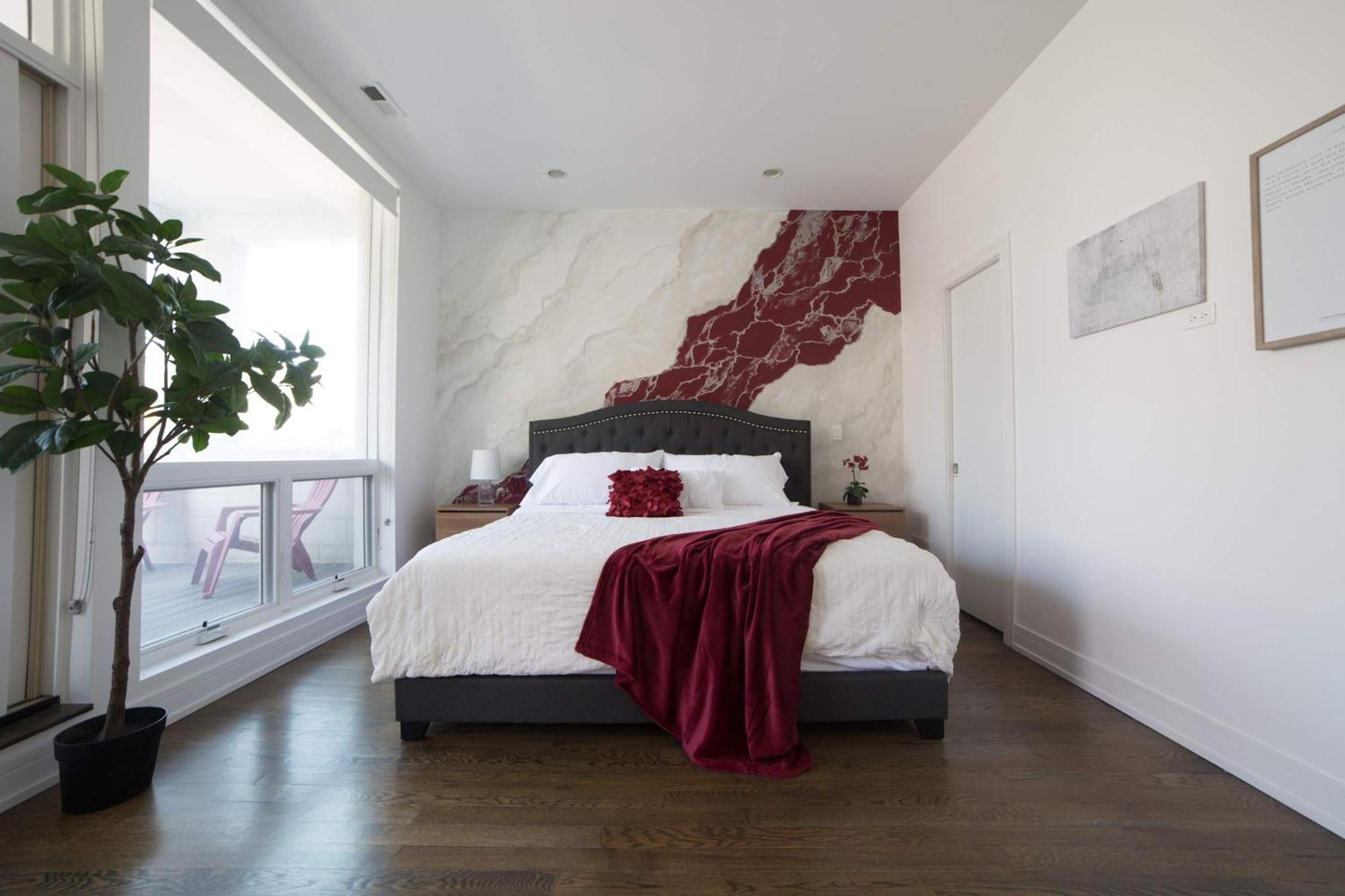 Large 4-bedroom Upscale W Rooftop * Chicago
