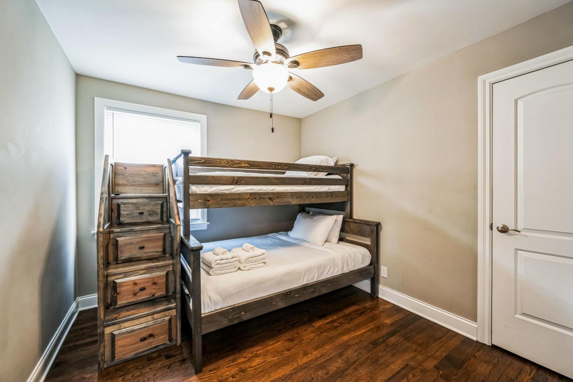 Holiday home Charming Belmont Heights Oasis