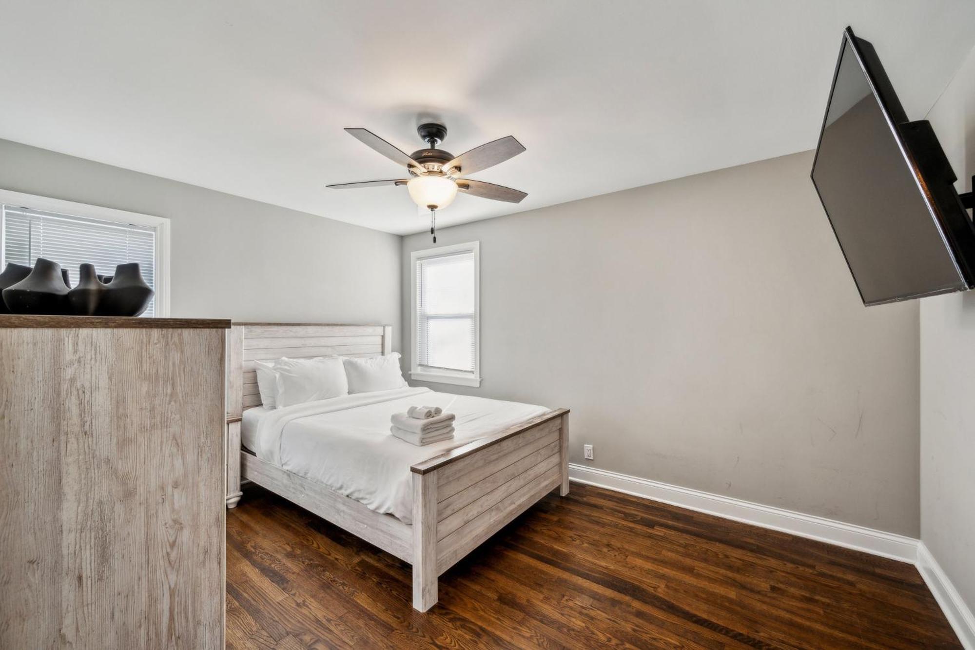 Holiday home Charming Belmont Heights Oasis