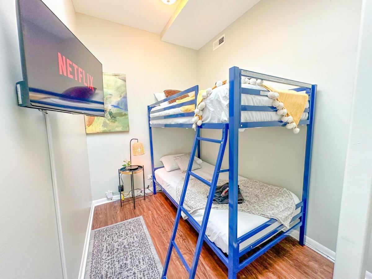 Spacious 2br Family Oasis Irving Park 1w Sleeps 6 Apartment *