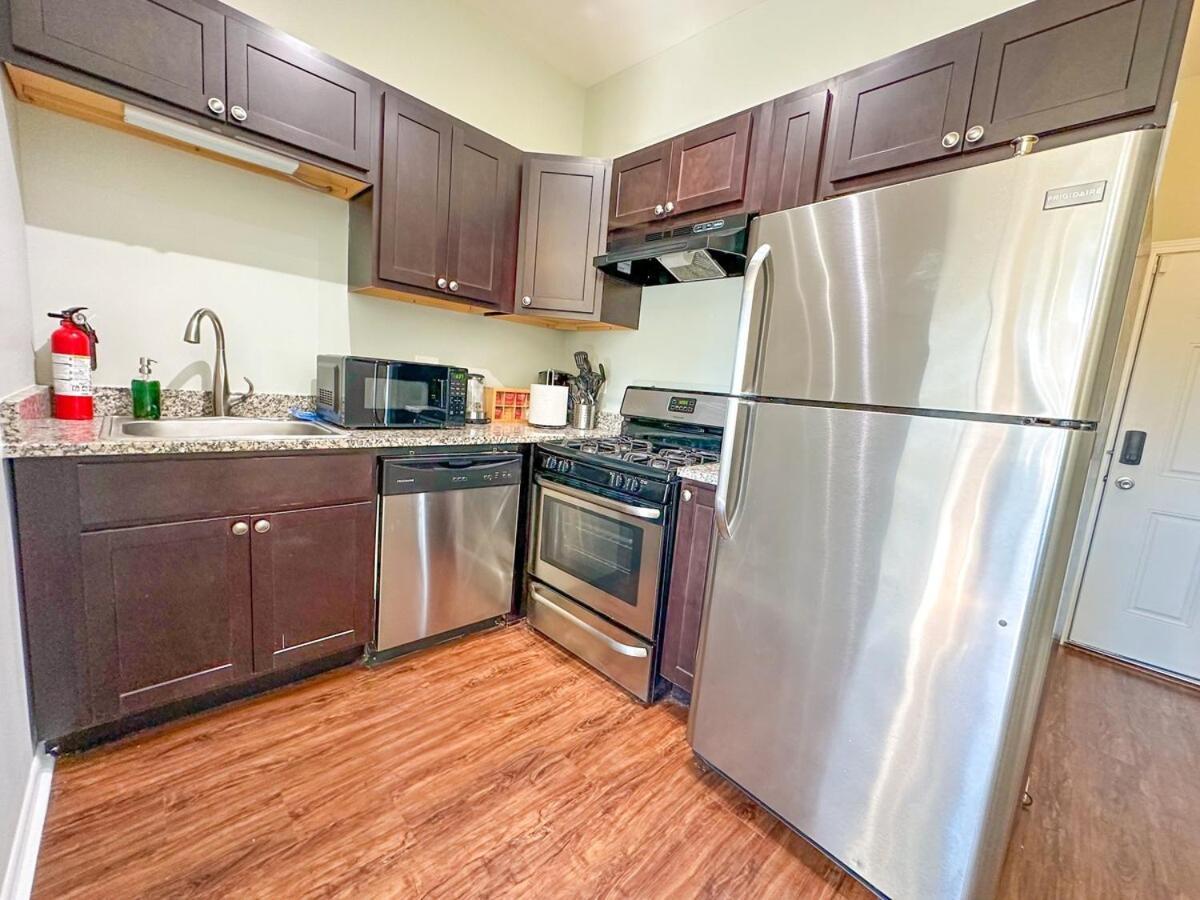 Spacious 2br Family Oasis Irving Park 1w Sleeps 6 *