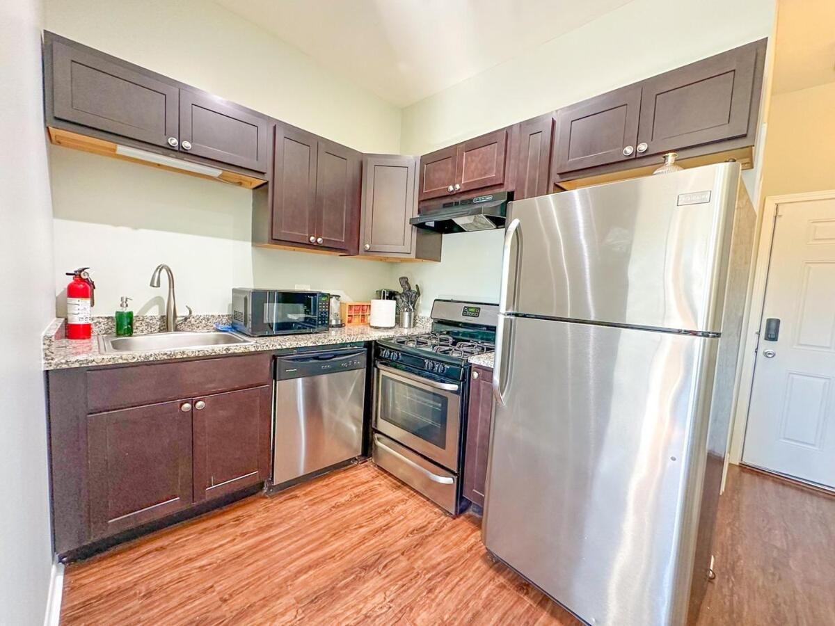 Spacious 2br Family Oasis Irving Park 1w Sleeps 6 Chicago