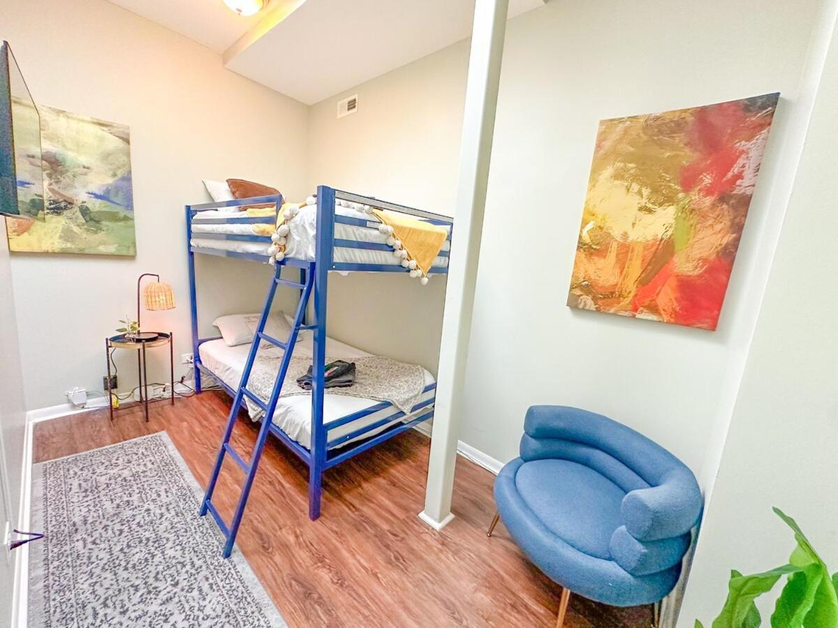 Apartment Spacious 2br Family Oasis Irving Park 1w Sleeps 6 *