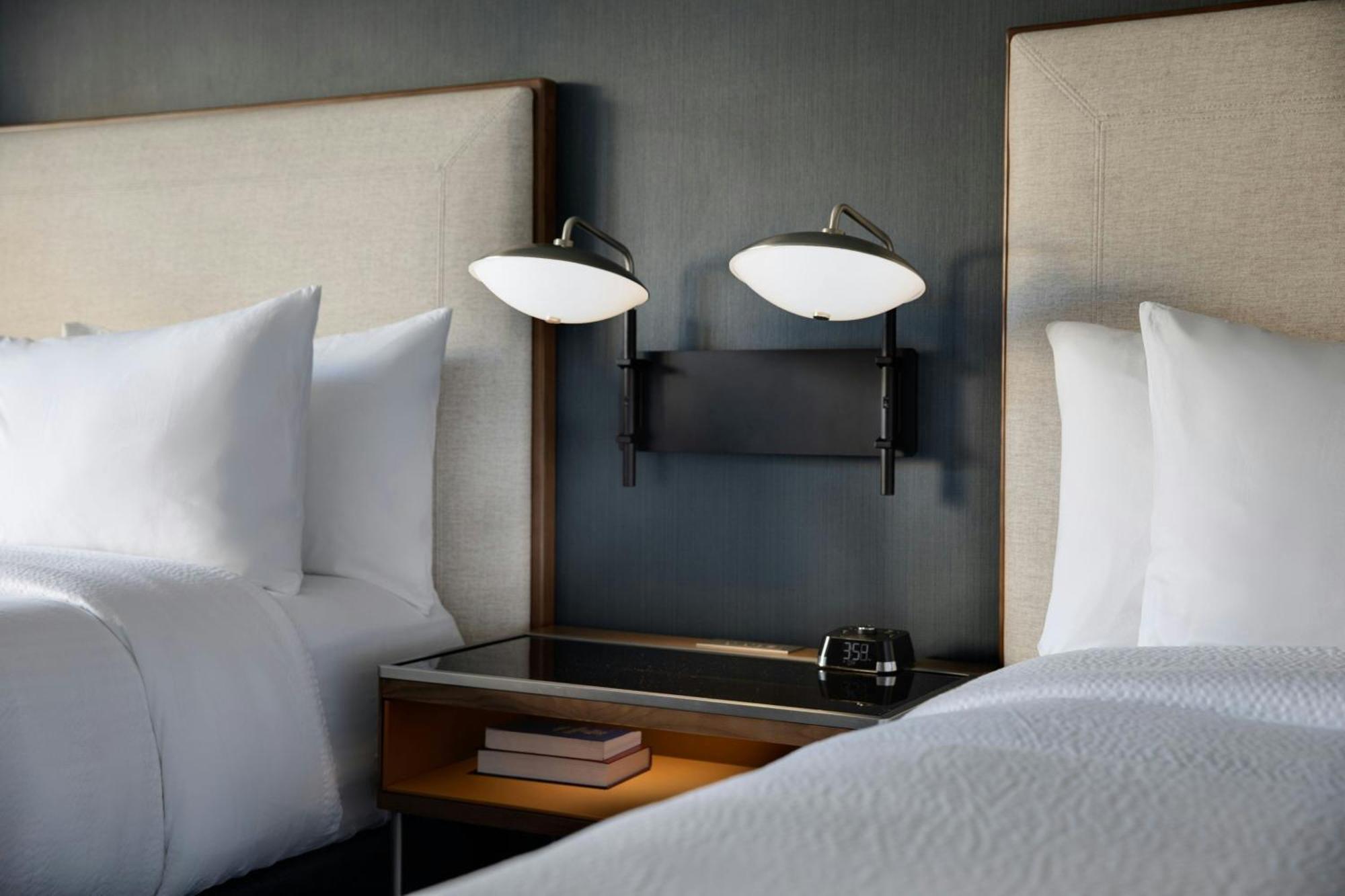 Courtyard By Marriott Downtown/river North Hotel Chicago