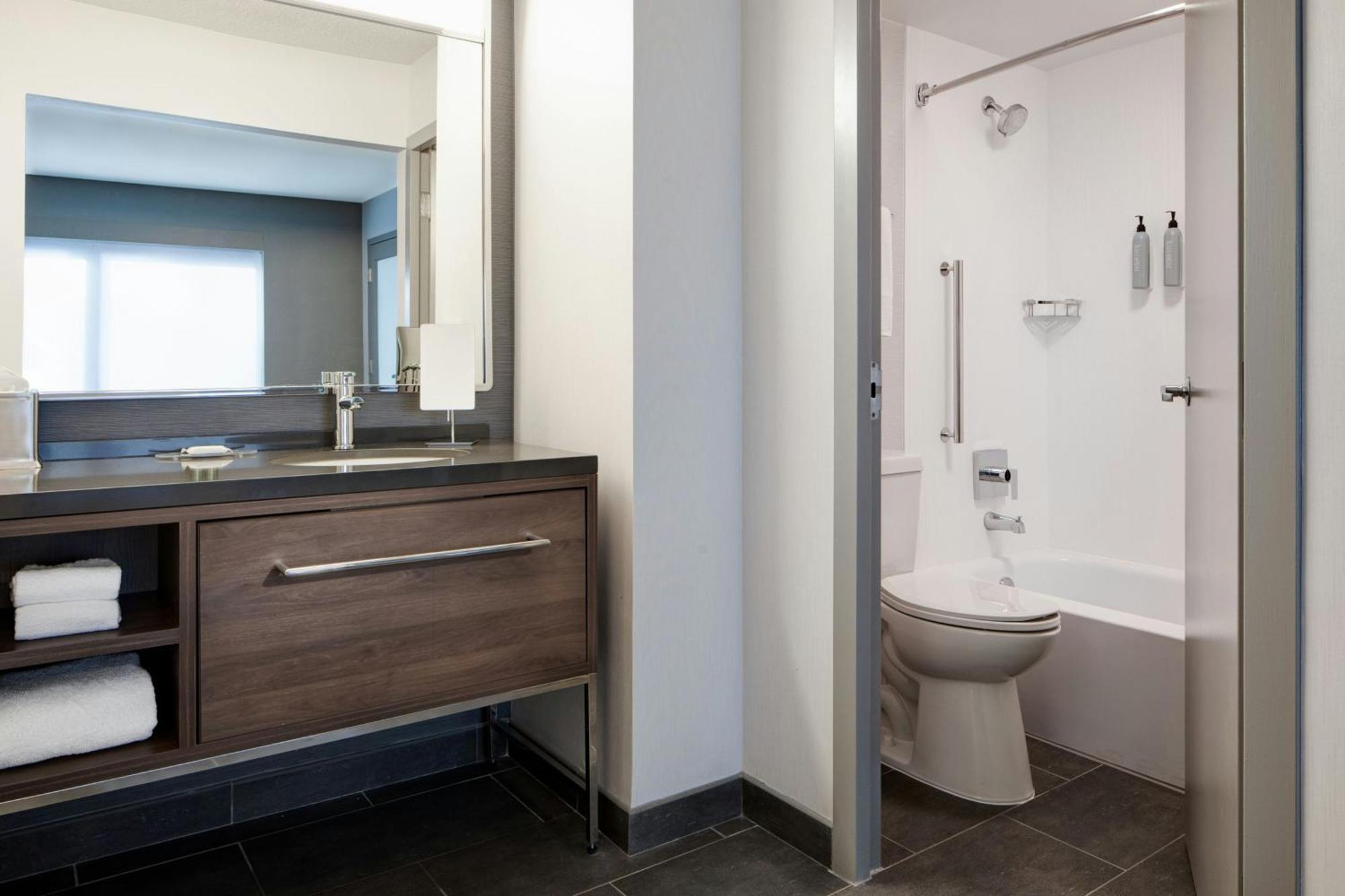 Hotel Courtyard By Marriott Downtown/river North