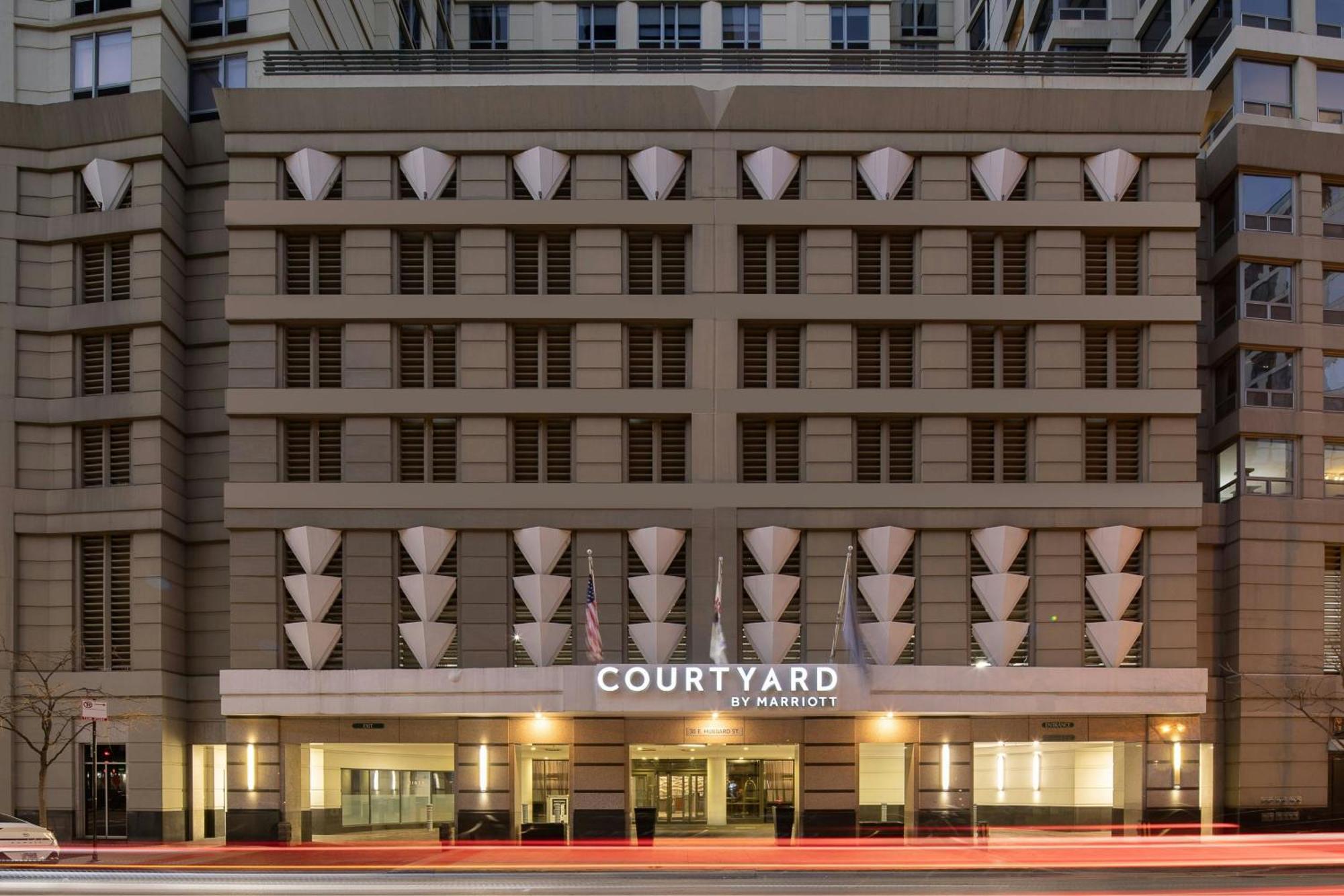 Courtyard By Marriott Downtown/river North Hotel