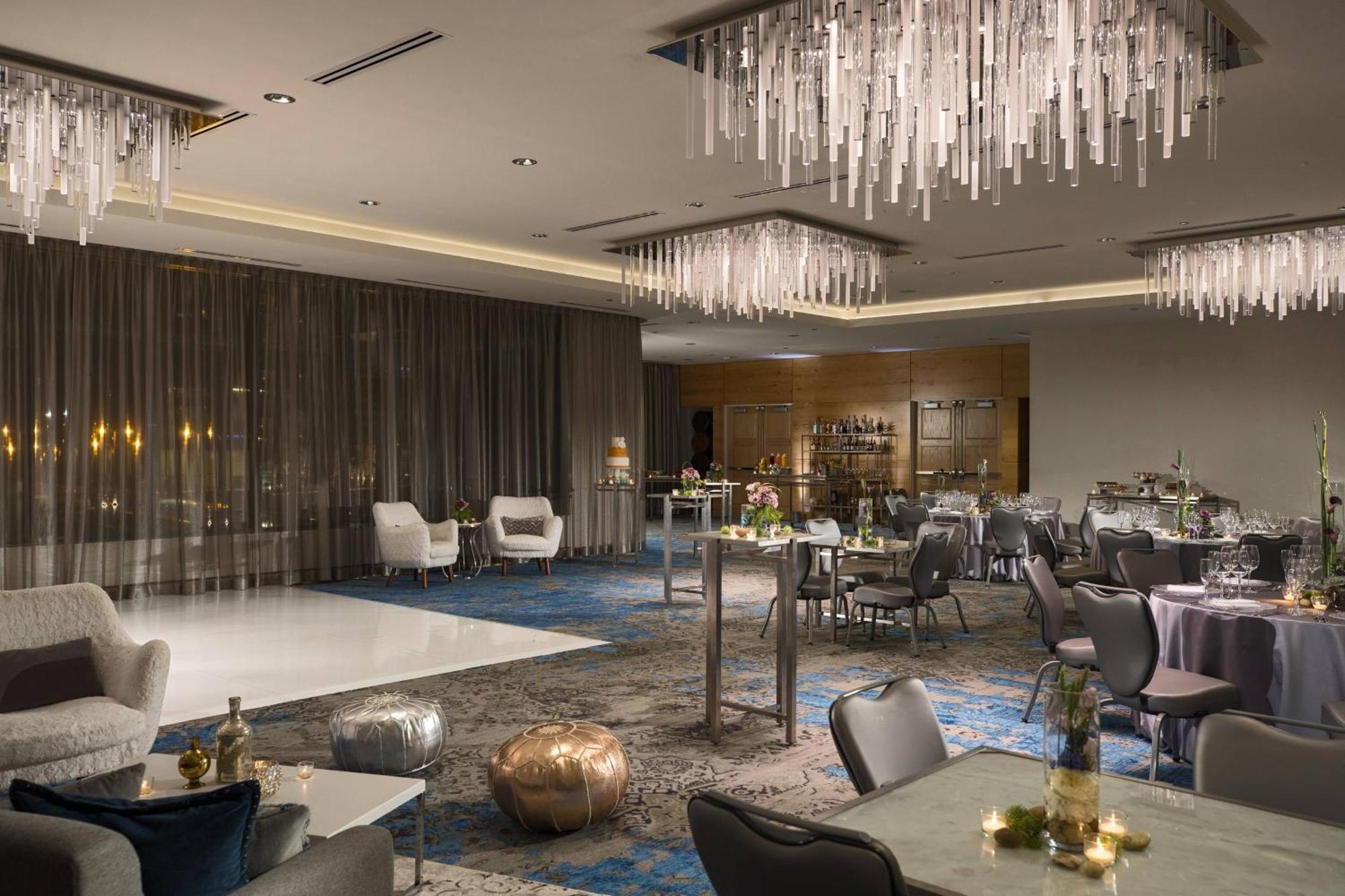 Renaissance Downtown Hotel