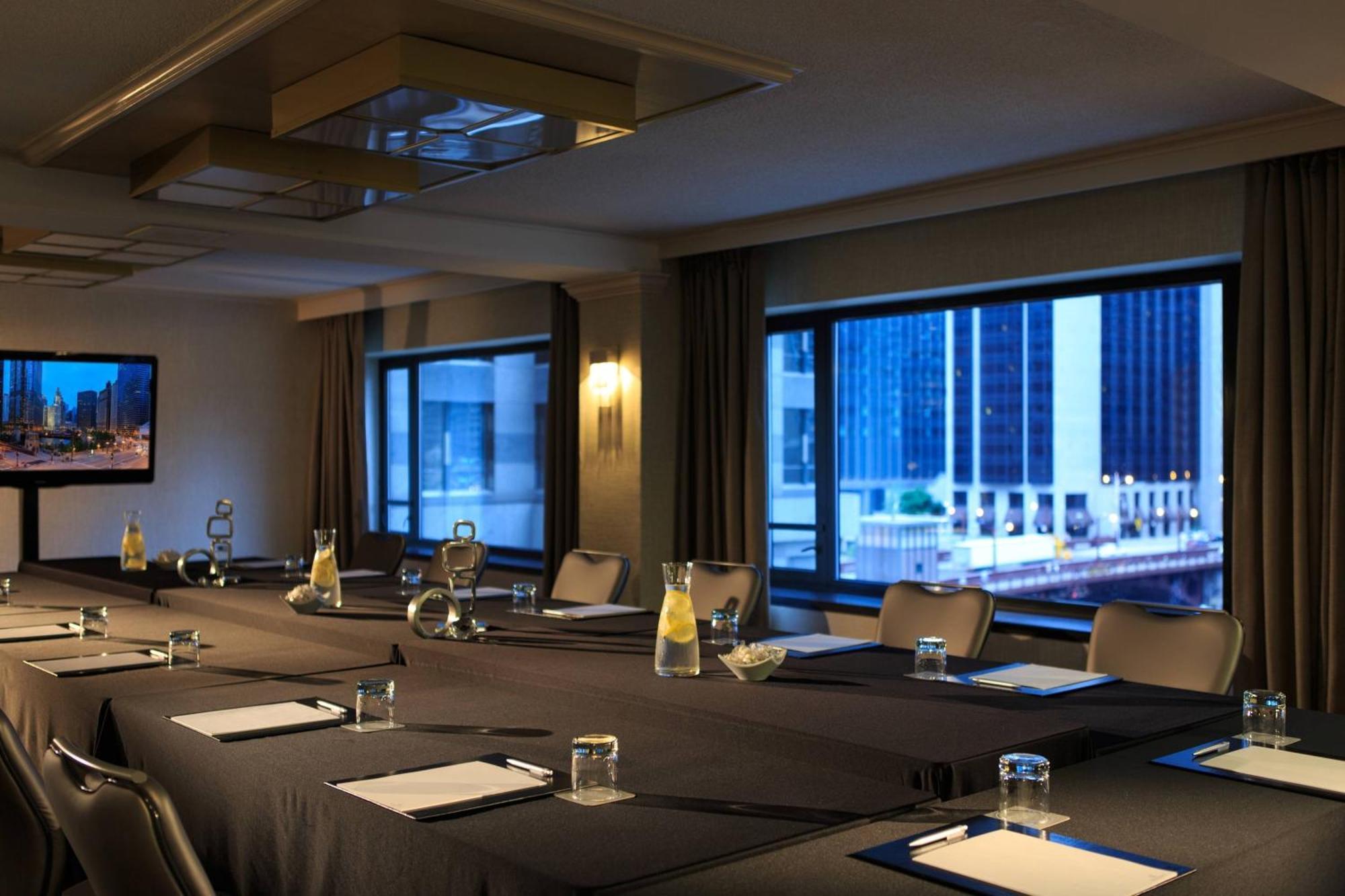 Hotel Renaissance Downtown Chicago