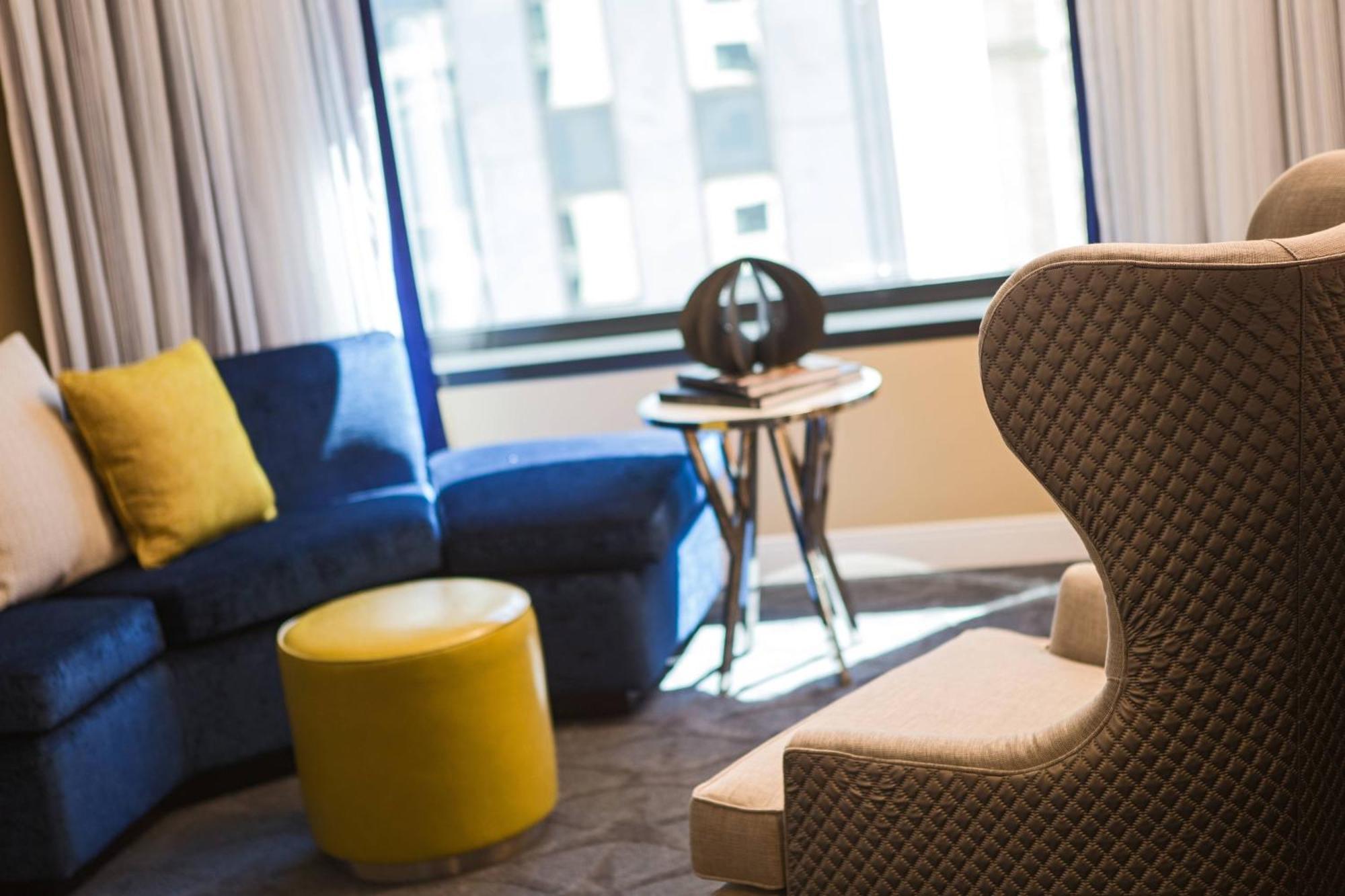 Renaissance Downtown 4*