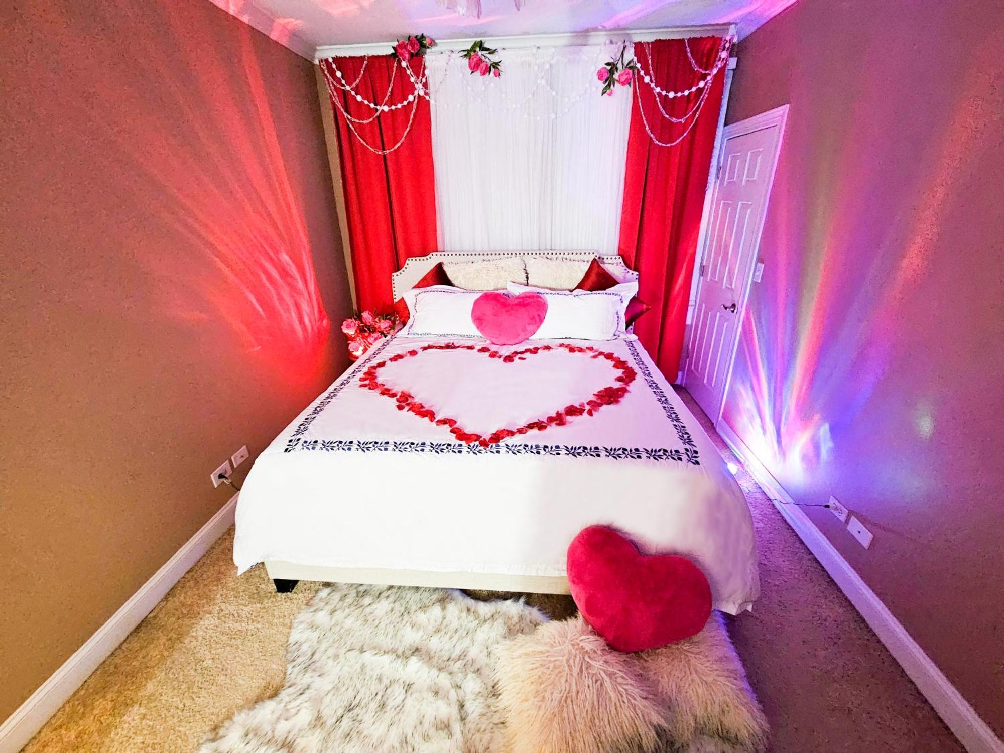 Art Downtown Fulton Market Entire 3 Bedroom Sleep10 Private Garage Roof Ev Tesla