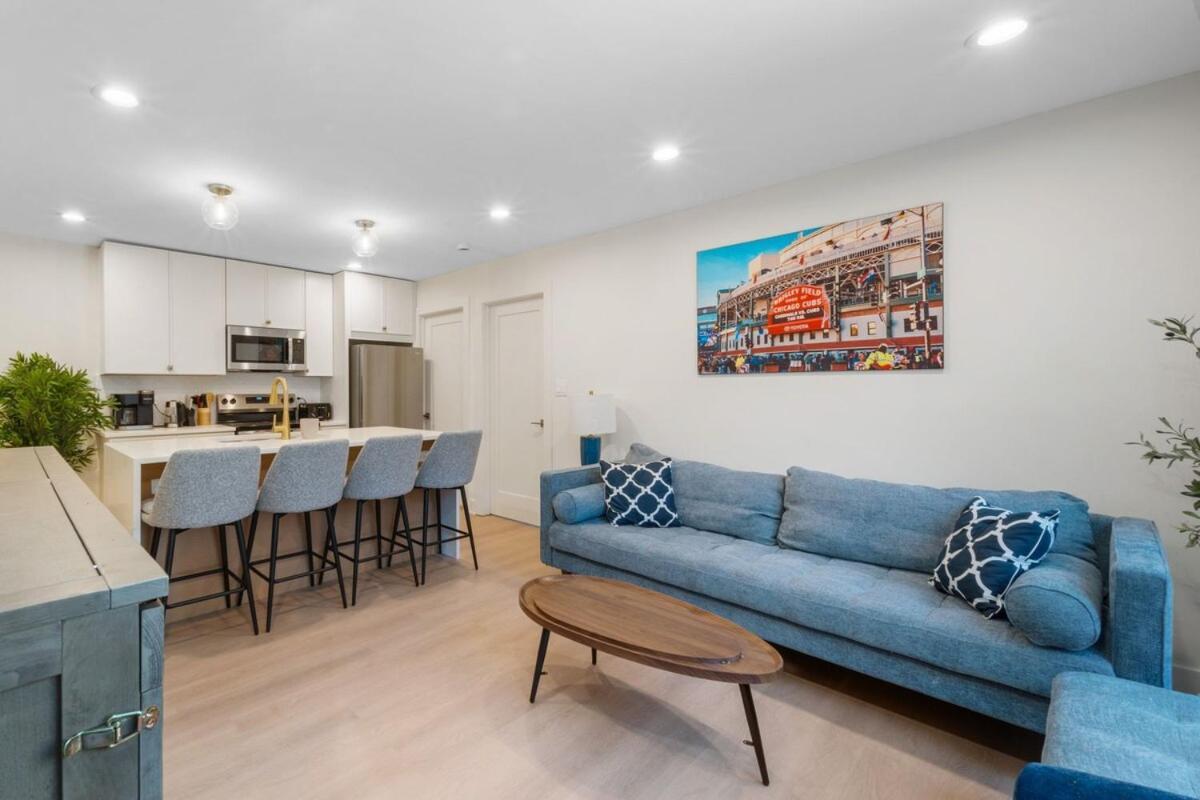 1 Bedroom With Rooftop And Wrigley Views Apartment