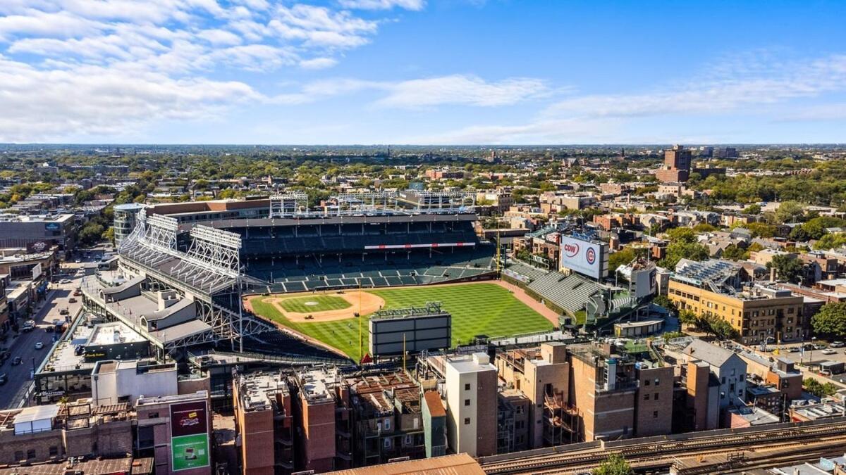 Apartment 1 Bedroom With Rooftop And Wrigley Views Chicago
