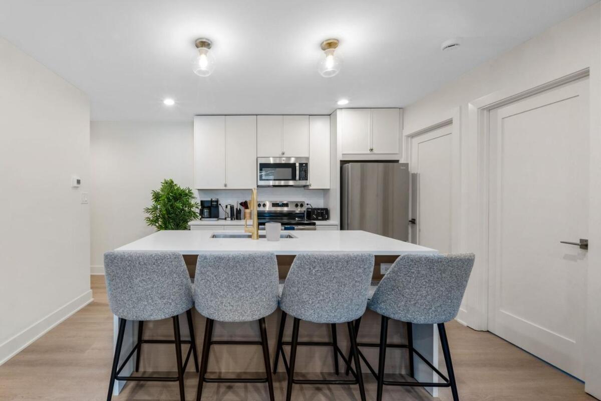 1 Bedroom With Rooftop And Wrigley Views Chicago