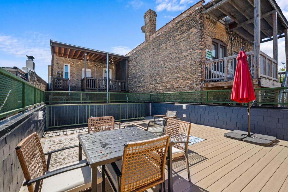 1 Bedroom With Rooftop And Wrigley Views * Chicago