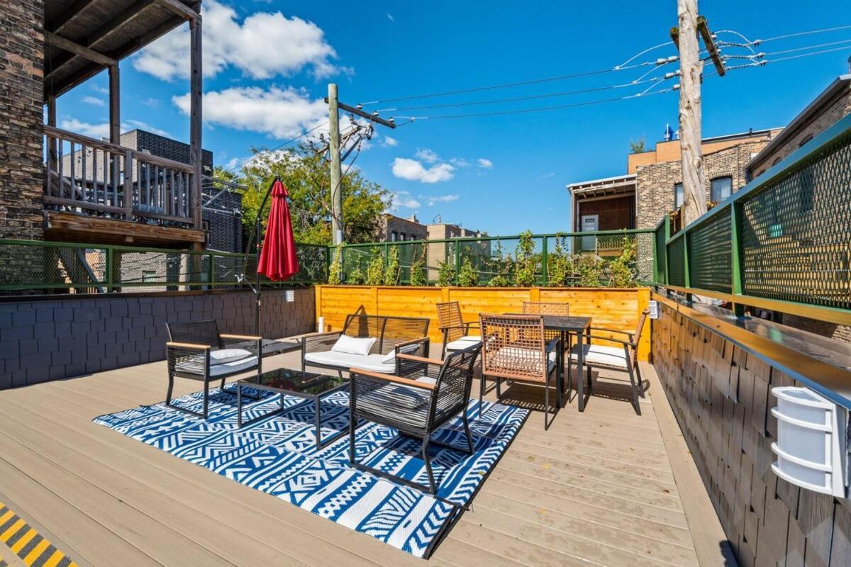 1 Bedroom With Rooftop And Wrigley Views * Chicago