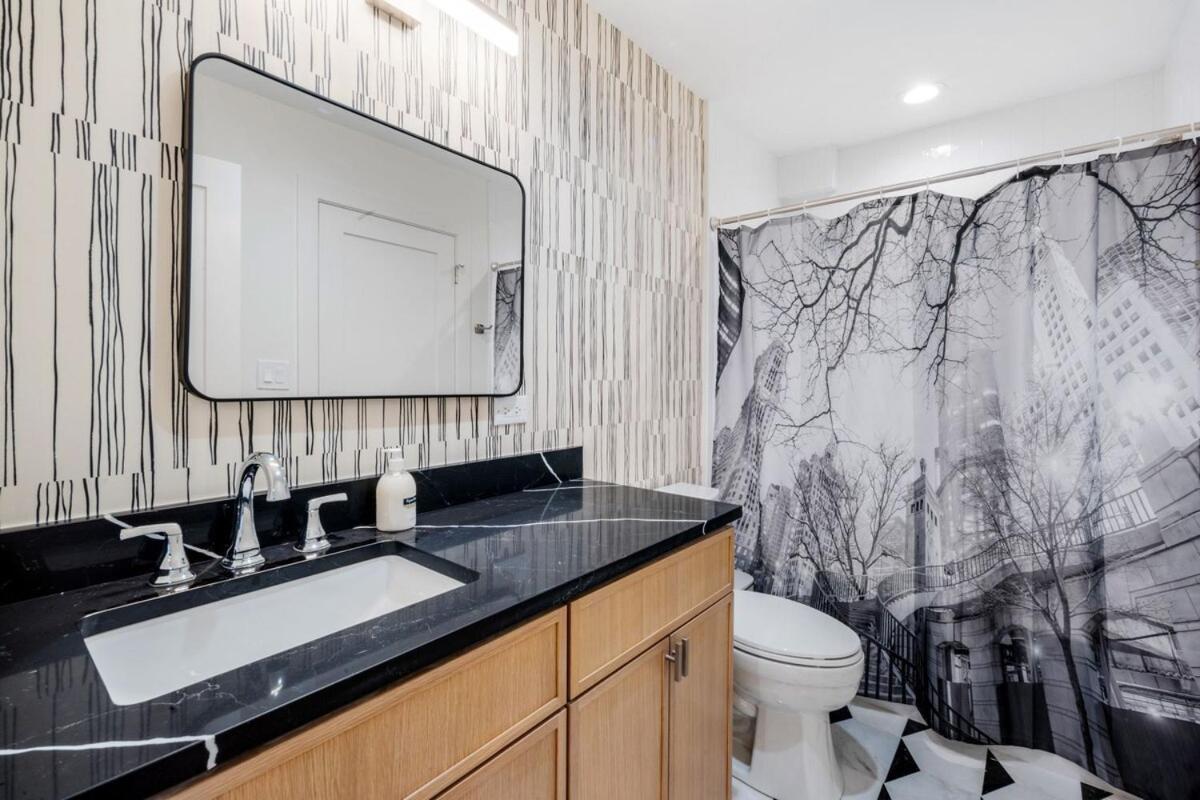 Apartment 1 Bedroom With Rooftop And Wrigley Views Chicago