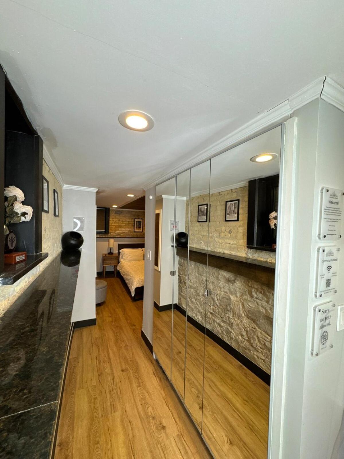 Modern In Lincoln Park *
