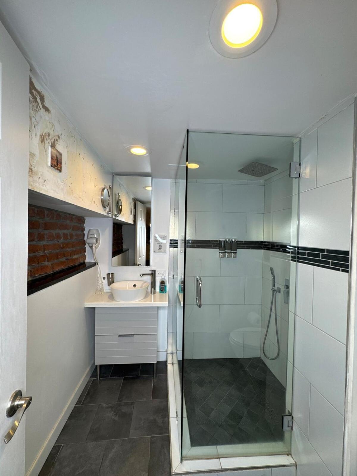 Modern In Lincoln Park Apartment Chicago