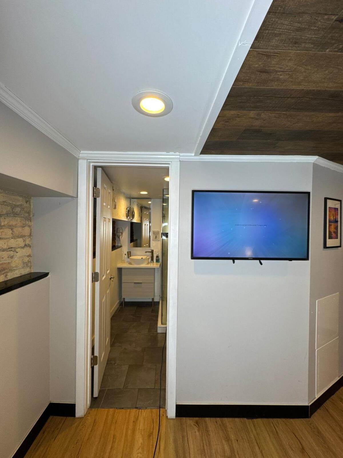 Apartment Modern In Lincoln Park