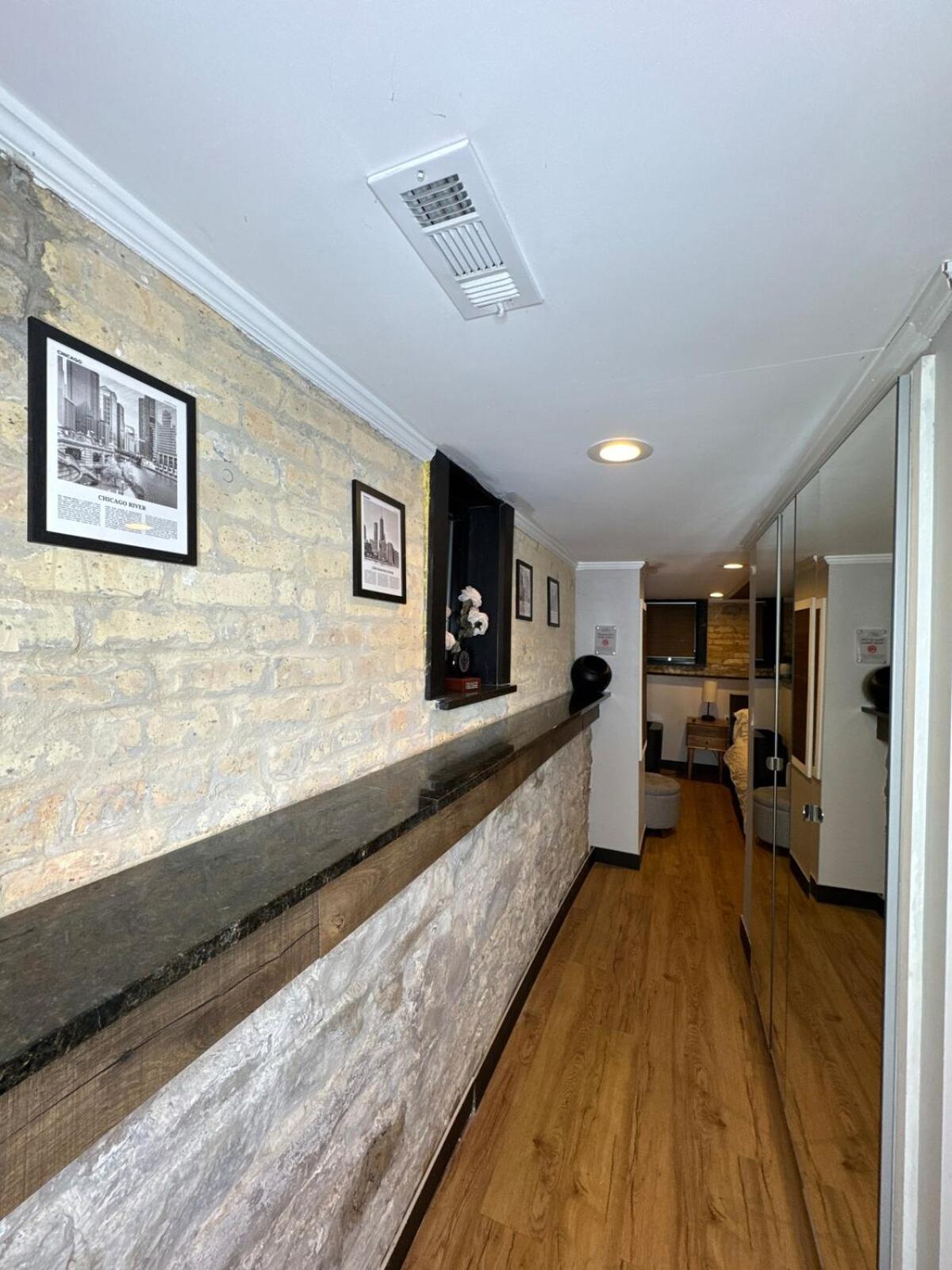 Modern In Lincoln Park *