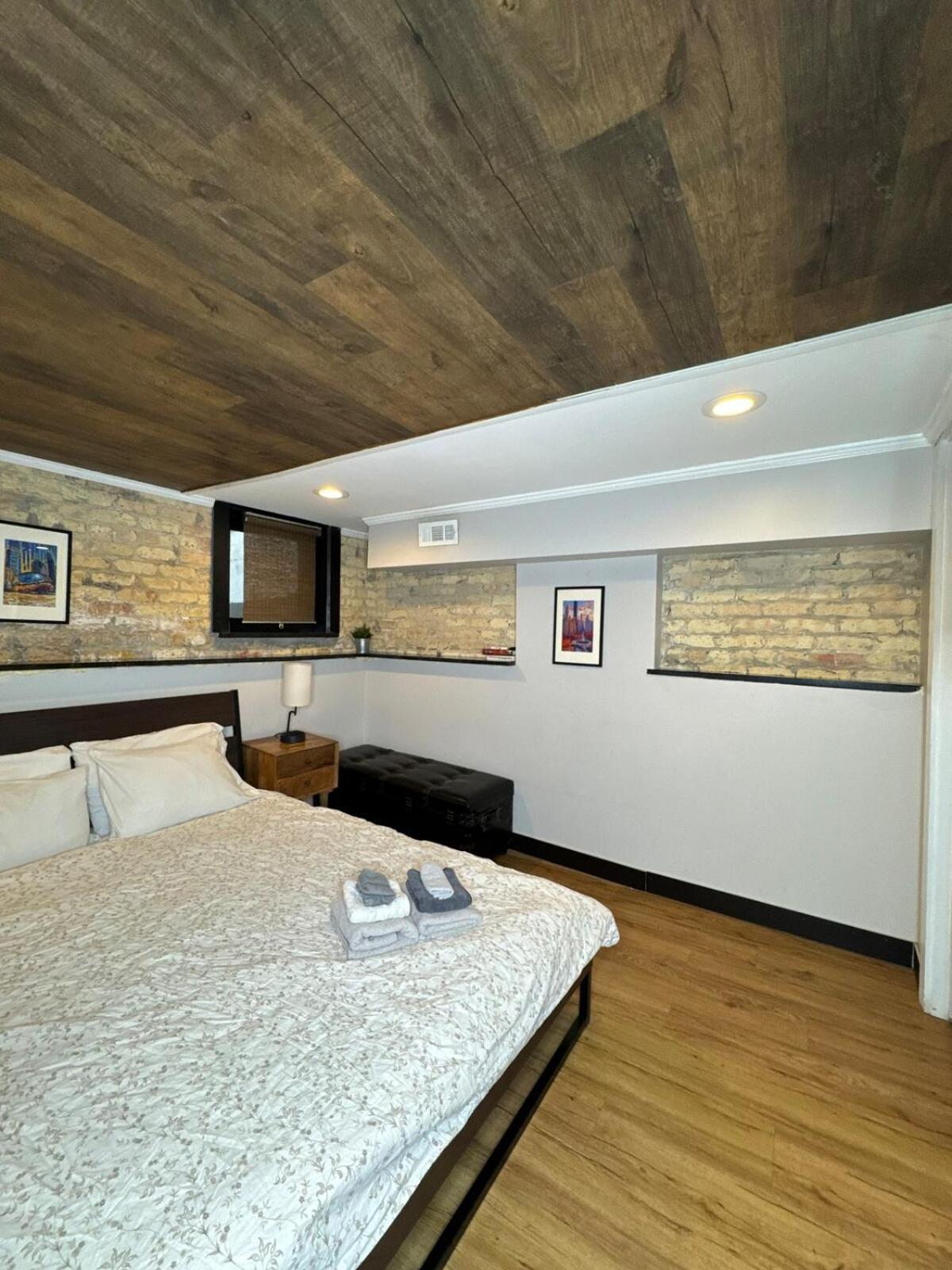 Apartment Modern In Lincoln Park