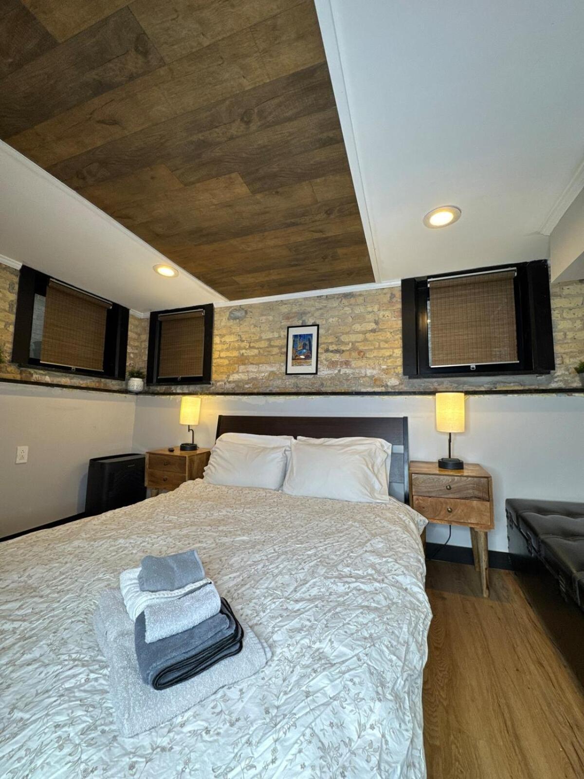 Modern In Lincoln Park *