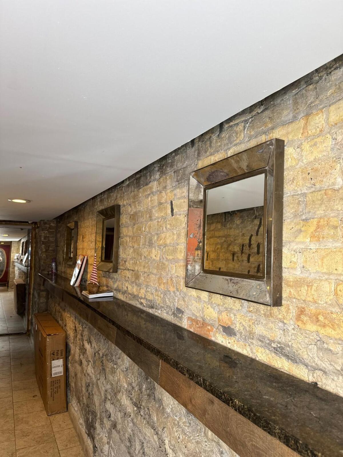 Modern In Lincoln Park Apartment *