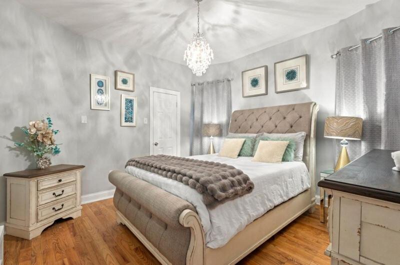 New Luxurious 5bd-2ba Home-free Wine-2car Parking * Chicago